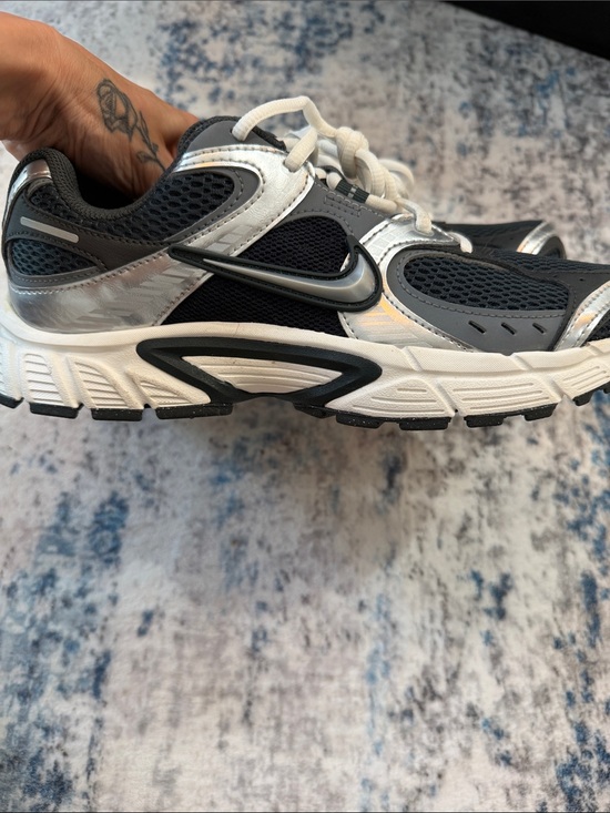 Nike Shoes - Nike V5 RNR in the Seaweed/Metallic Silver/Anthracite/Smoke Grey/Sai